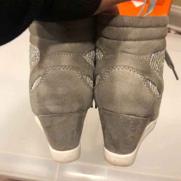 COPY - Girls Glitter Wedge Sneakers Size 2 - Picture 2 of 6